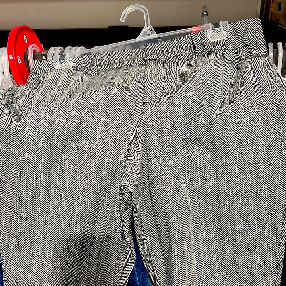 Old navy pixie pants size 8 petite brand new with tags